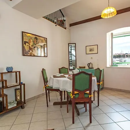 Charming Historic 2Nd Floor Sea View Apartment Podstrana