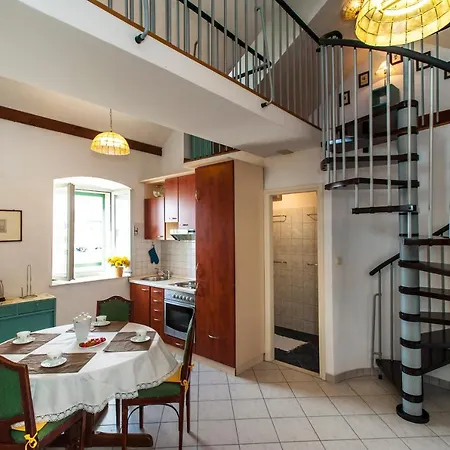 Charming Historic 2Nd Floor Sea View Apartment Appartement Podstrana