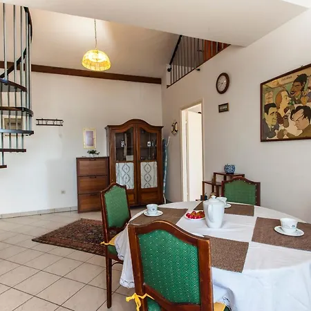 Charming Historic 2Nd Floor Sea View Apartment Appartement