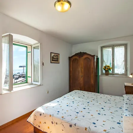 Charming Historic 2Nd Floor Sea View Apartment Podstrana